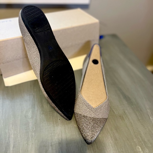 Rothy’s silver metallic size 8 like new - Picture 2 of 4